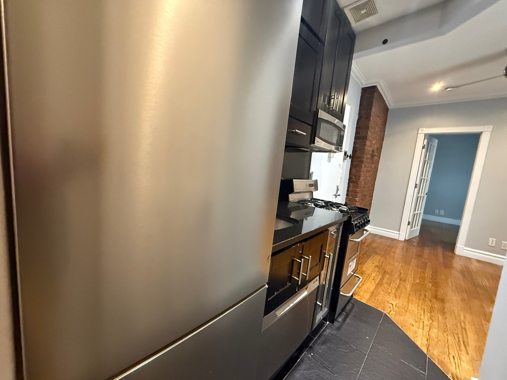 410 East 13th Street - Photo 8