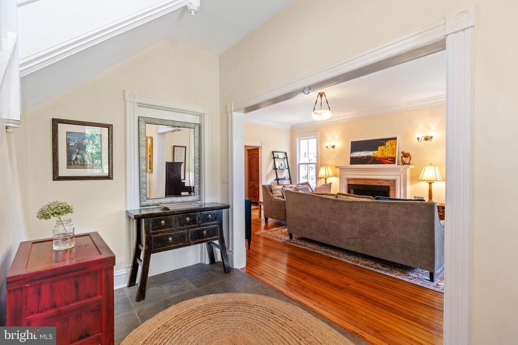 206 E Jefferson St - Photo 9