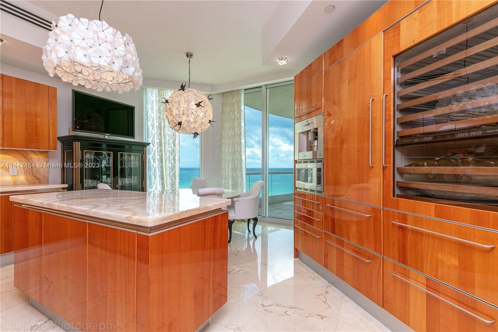 16051 Collins Ave - Photo 9