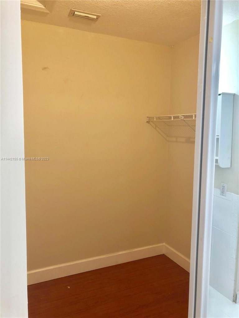 1010 Sw 99th Ave - Photo 14