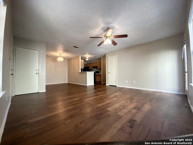 9205 Shadow Crest Dr - Photo 2