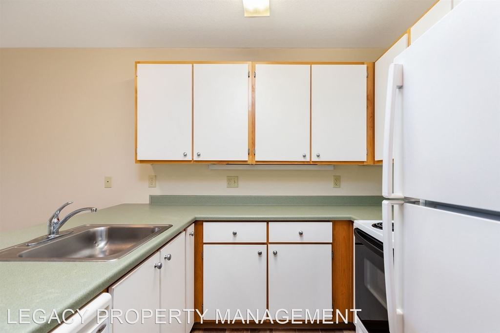 12110 E Burnside Street - Photo 5