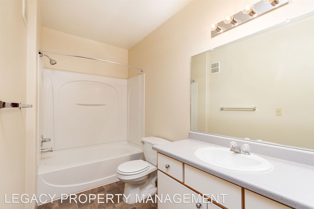 12110 E Burnside Street - Photo 28