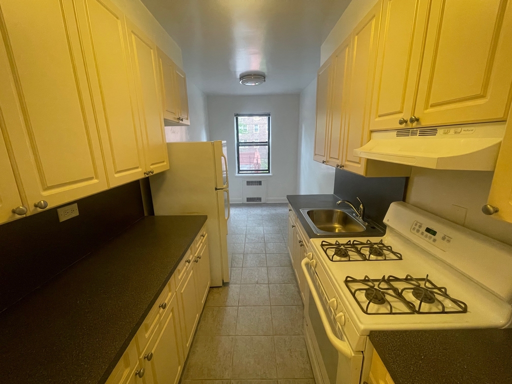 172-90 Highland Avenue - Photo 1