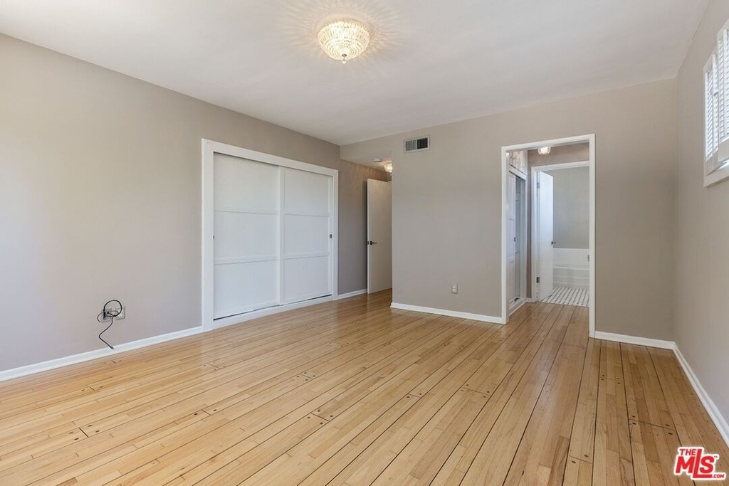 737 Jacon Way - Photo 14