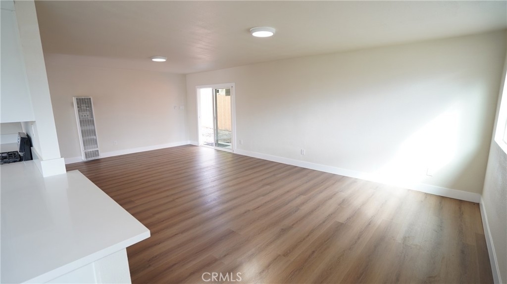 521 W 3rd Street - Photo 2