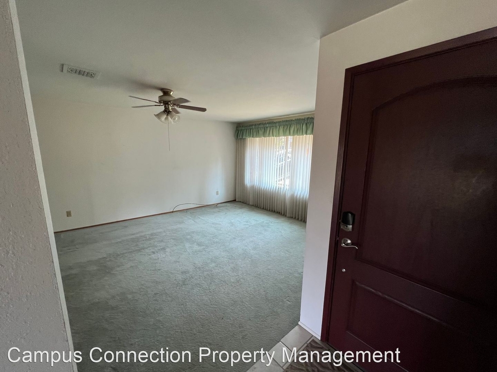 675 East 39th Place - Photo 2