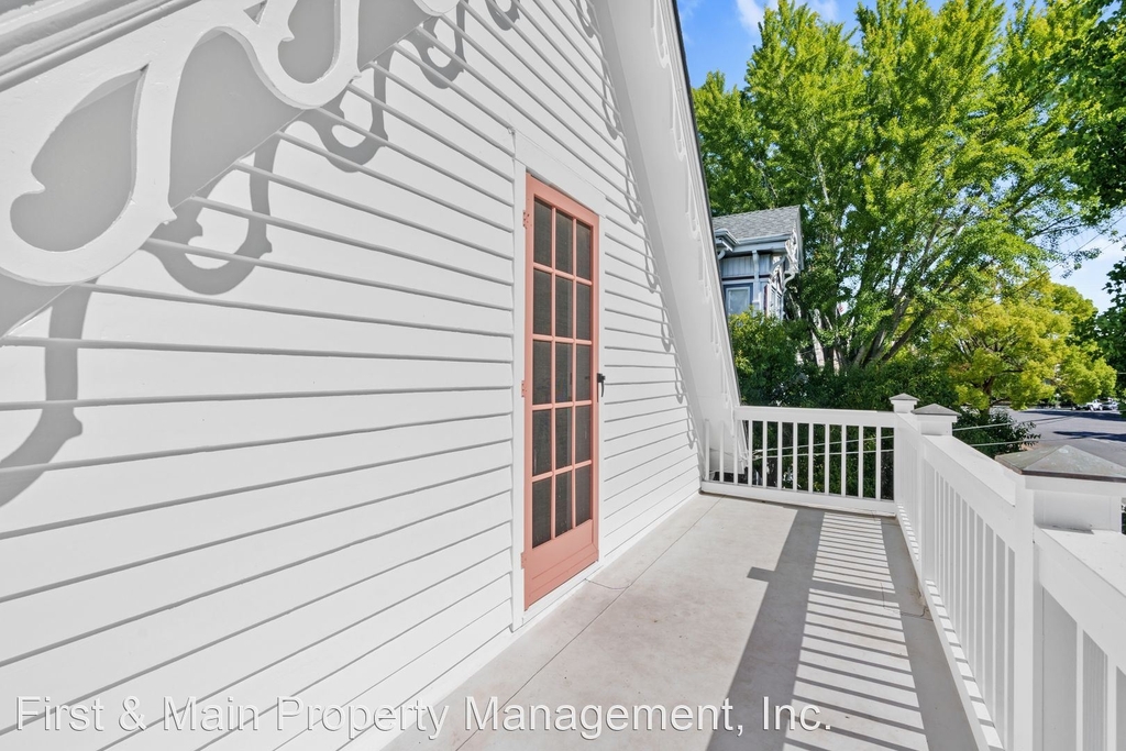 547 Randolph Street - Photo 16