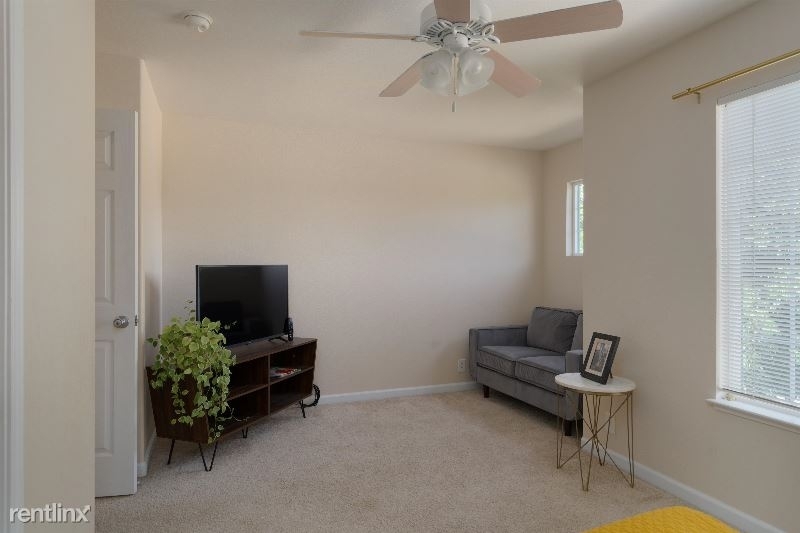 2401 Cactus Ave. - Photo 11