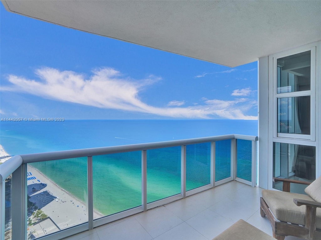 18201 Collins Ave - Photo 19