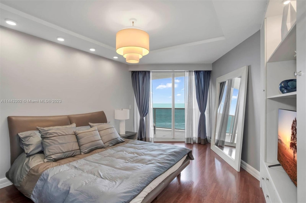 19111 Collins Ave - Photo 8