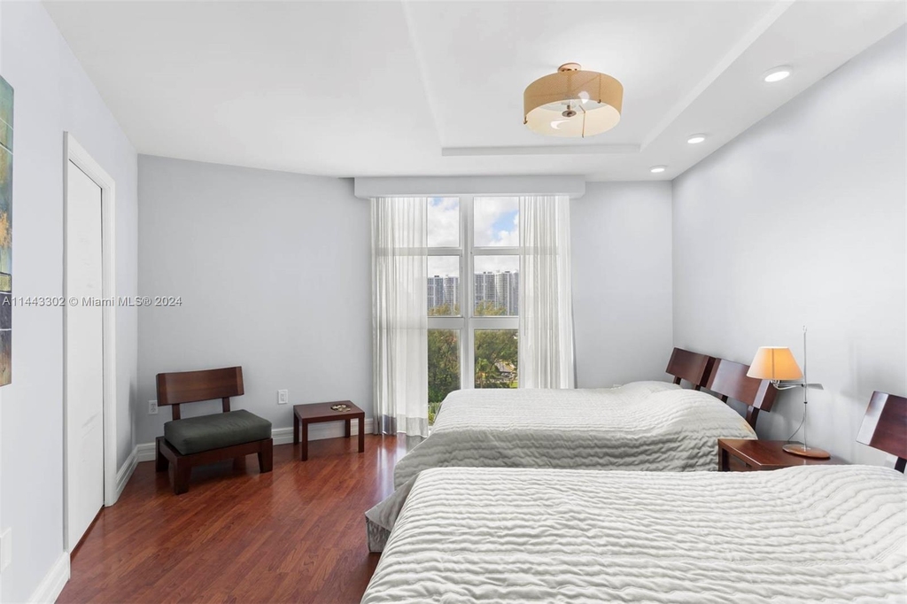 19111 Collins Ave - Photo 29