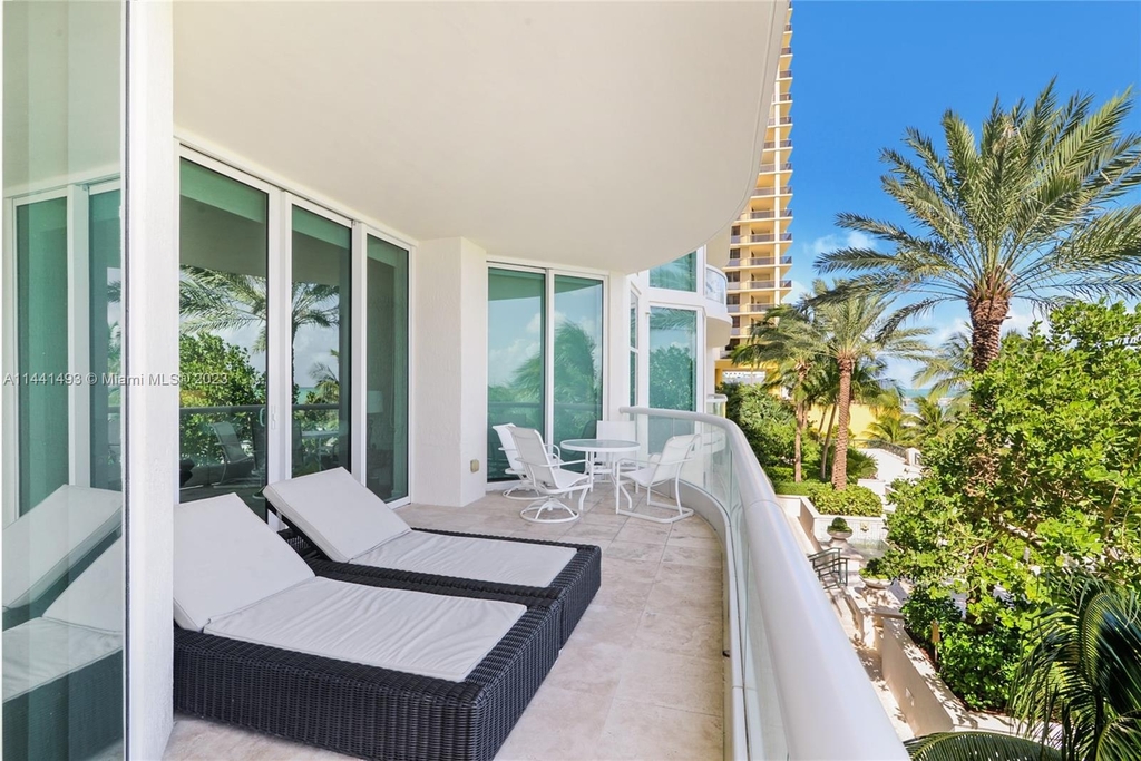 16051 Collins Ave - Photo 2