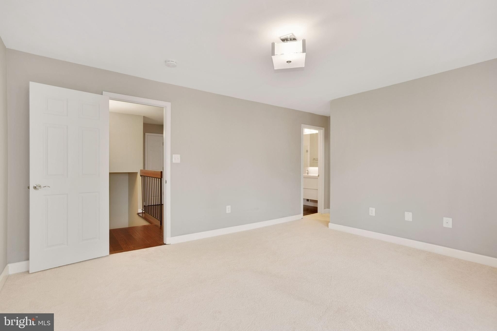 6923 Mclean Park Manor Court - Photo 11