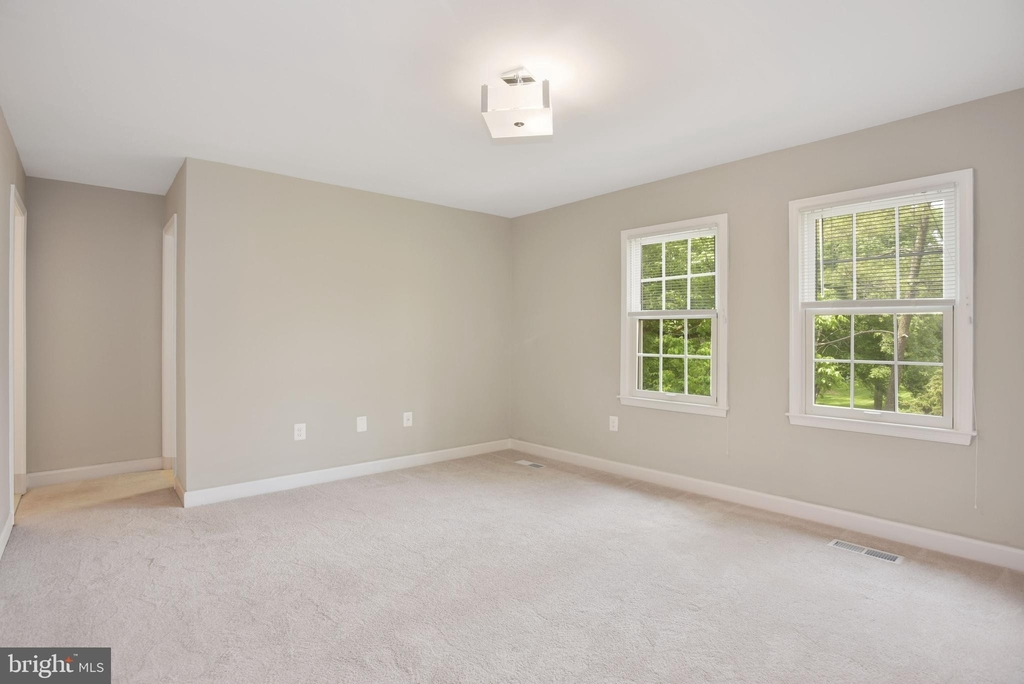 6923 Mclean Park Manor Court - Photo 12