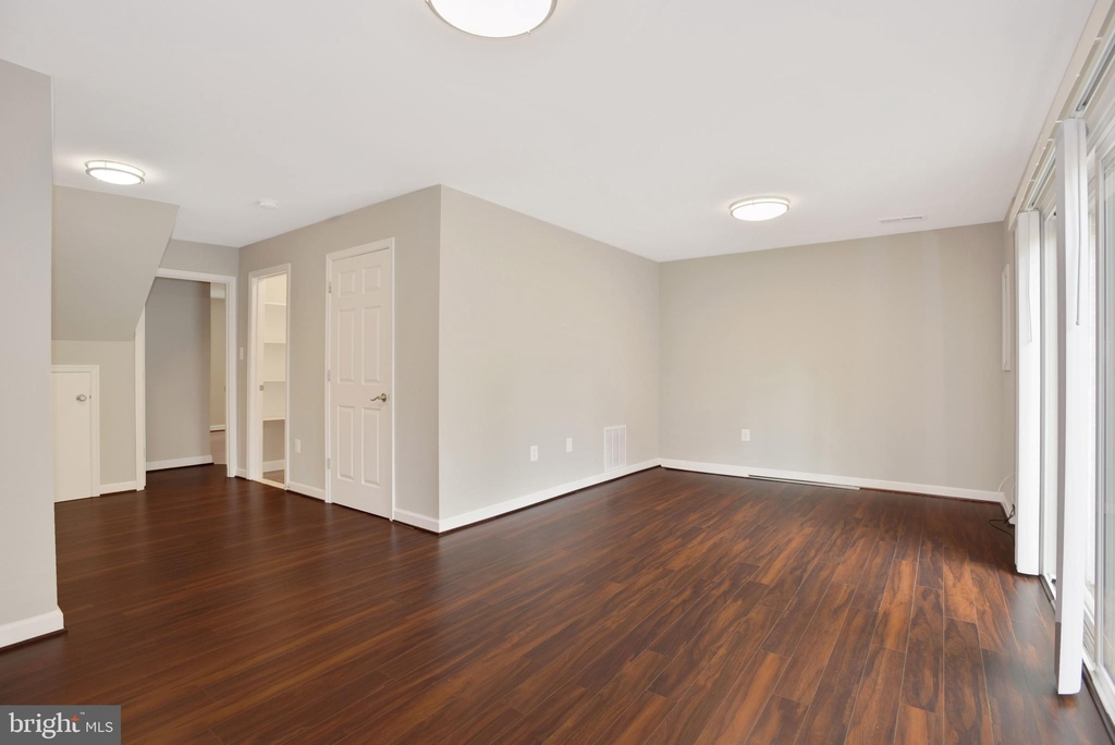 6923 Mclean Park Manor Court - Photo 24