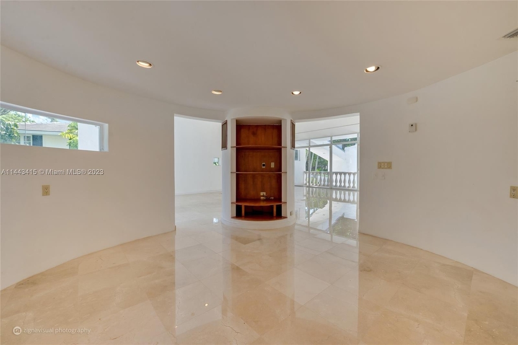 7540 Los Pinos Blvd - Photo 4