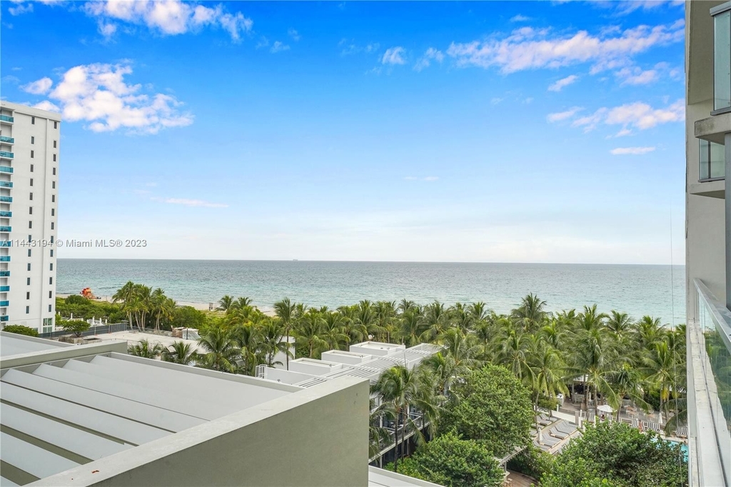 2201 Collins Ave - Photo 4