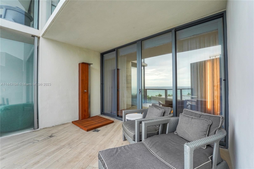 2201 Collins Ave - Photo 6