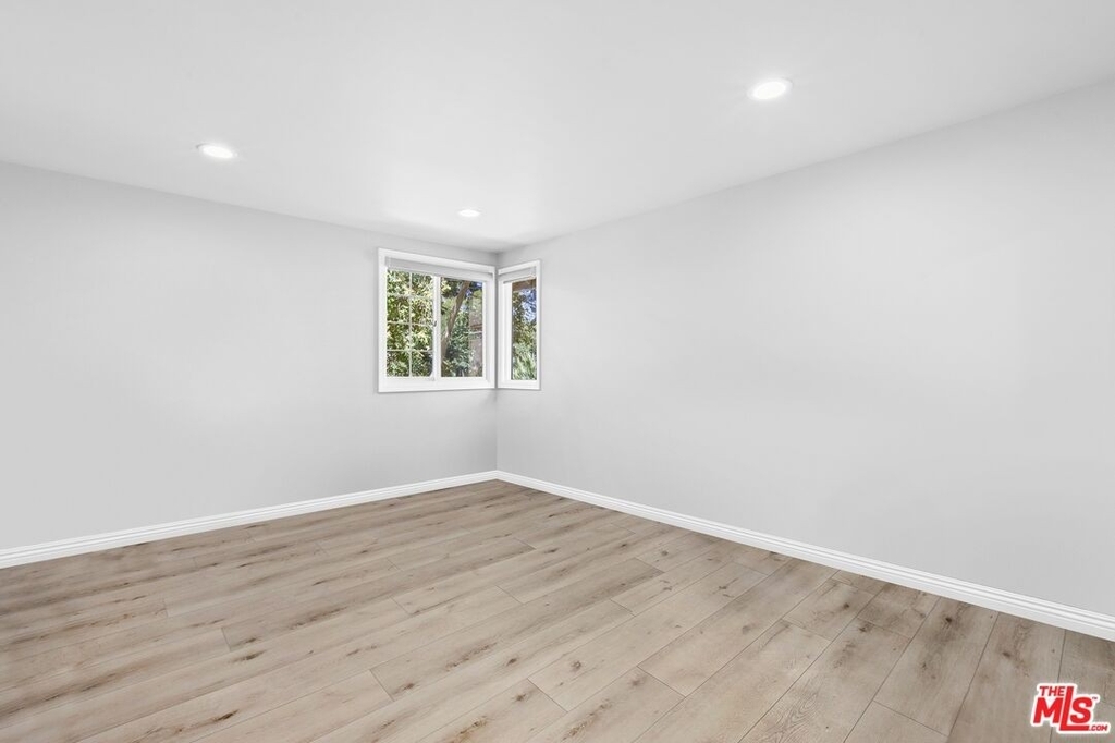 23022 Peacock Ct - Photo 10