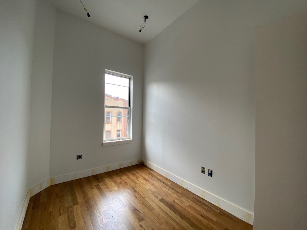 776 Hart Street - Photo 3