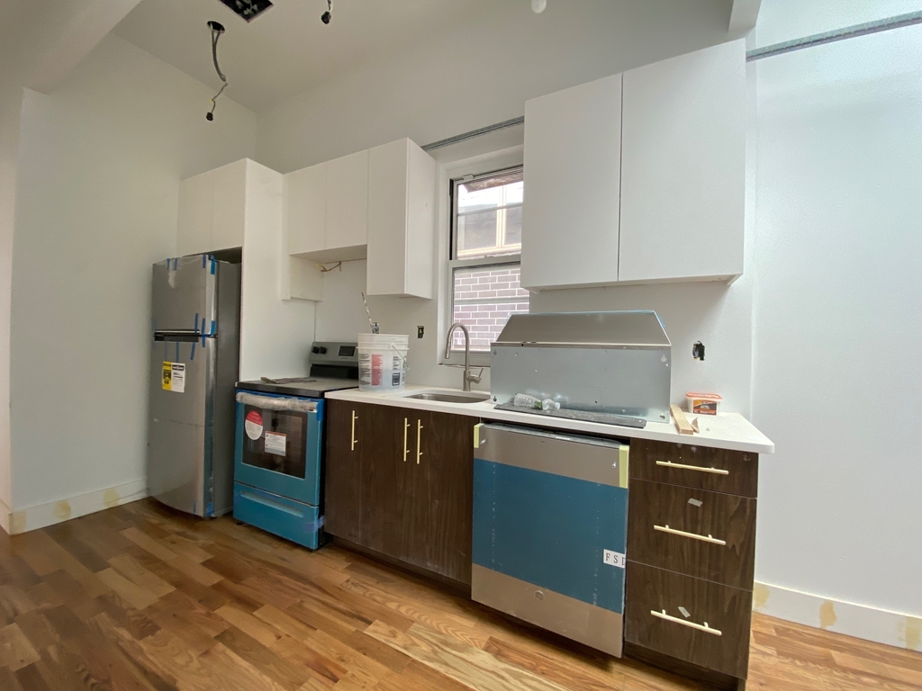 776 Hart Street - Photo 4