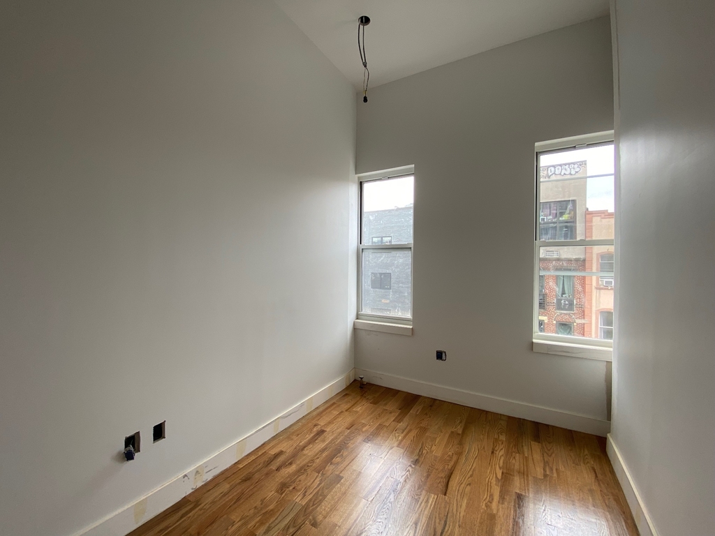 776 Hart Street - Photo 6