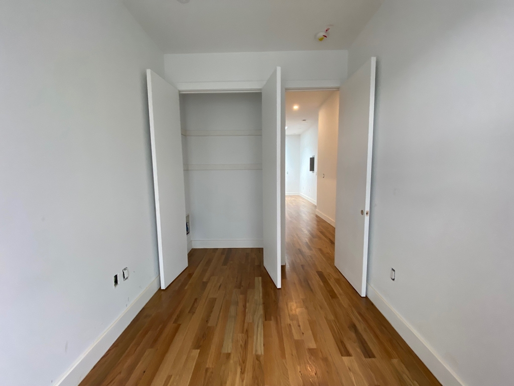 776 Hart Street - Photo 8