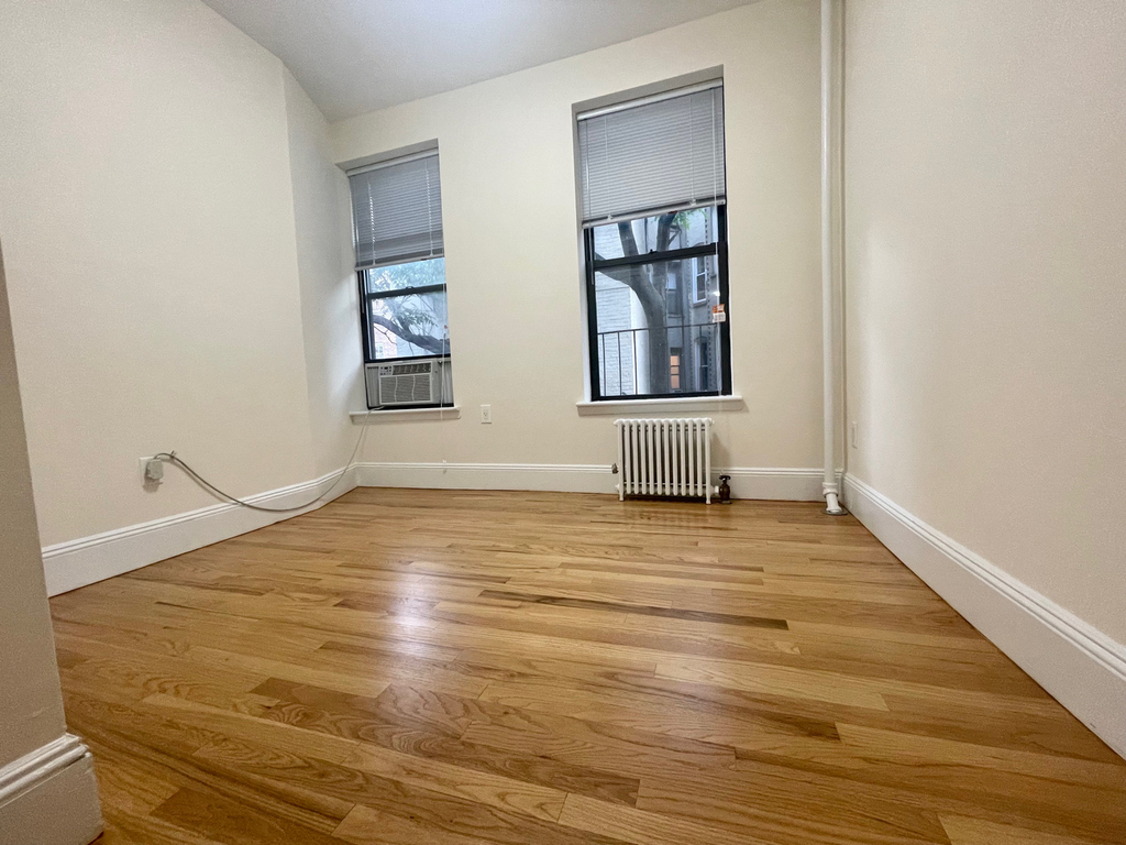 East 19th Street - Photo 5