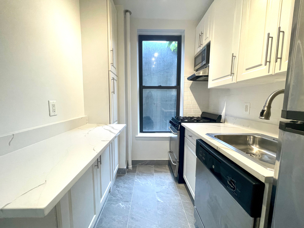 East 19th Street - Photo 0
