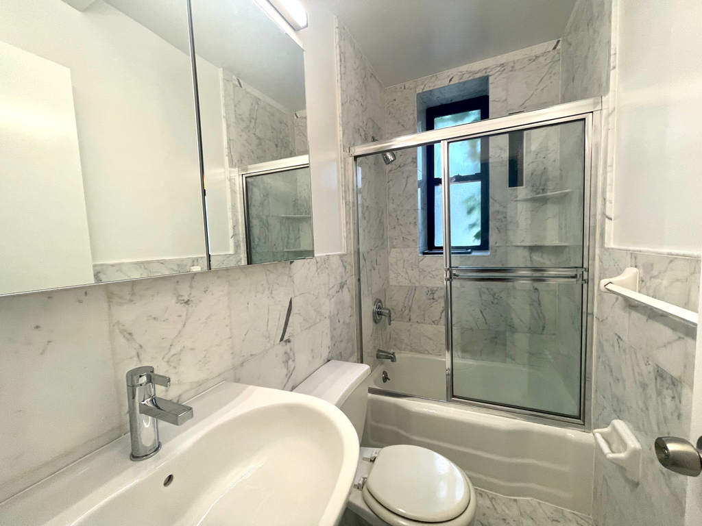 East 19th Street - Photo 11