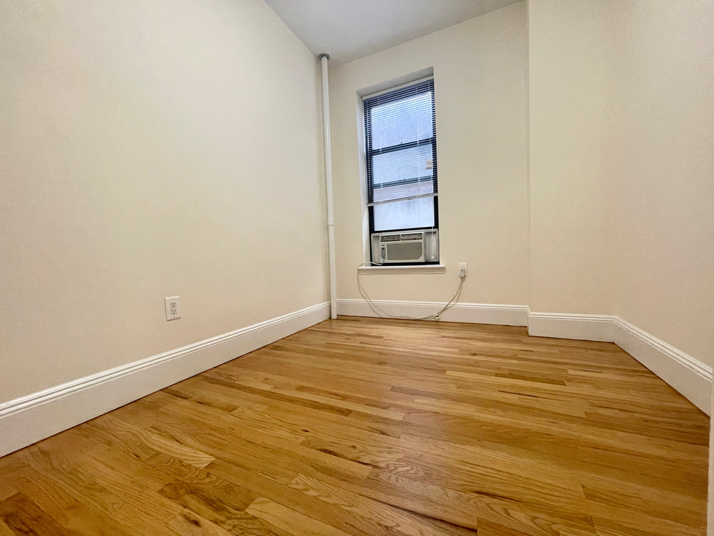 East 19th Street - Photo 7
