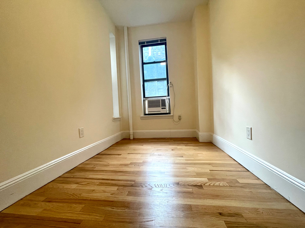 East 19th Street - Photo 9