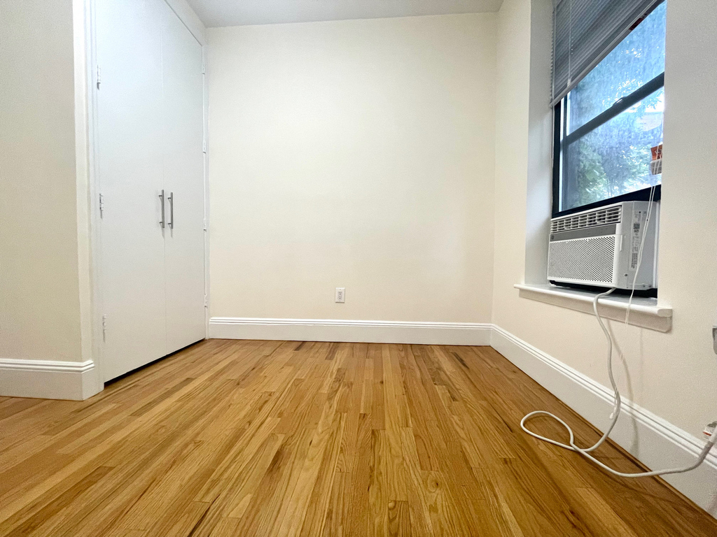 East 19th Street - Photo 8