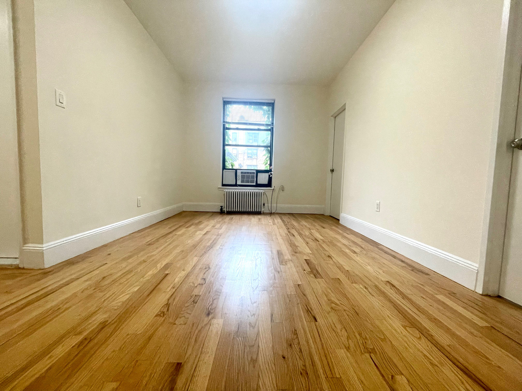 East 19th Street - Photo 3