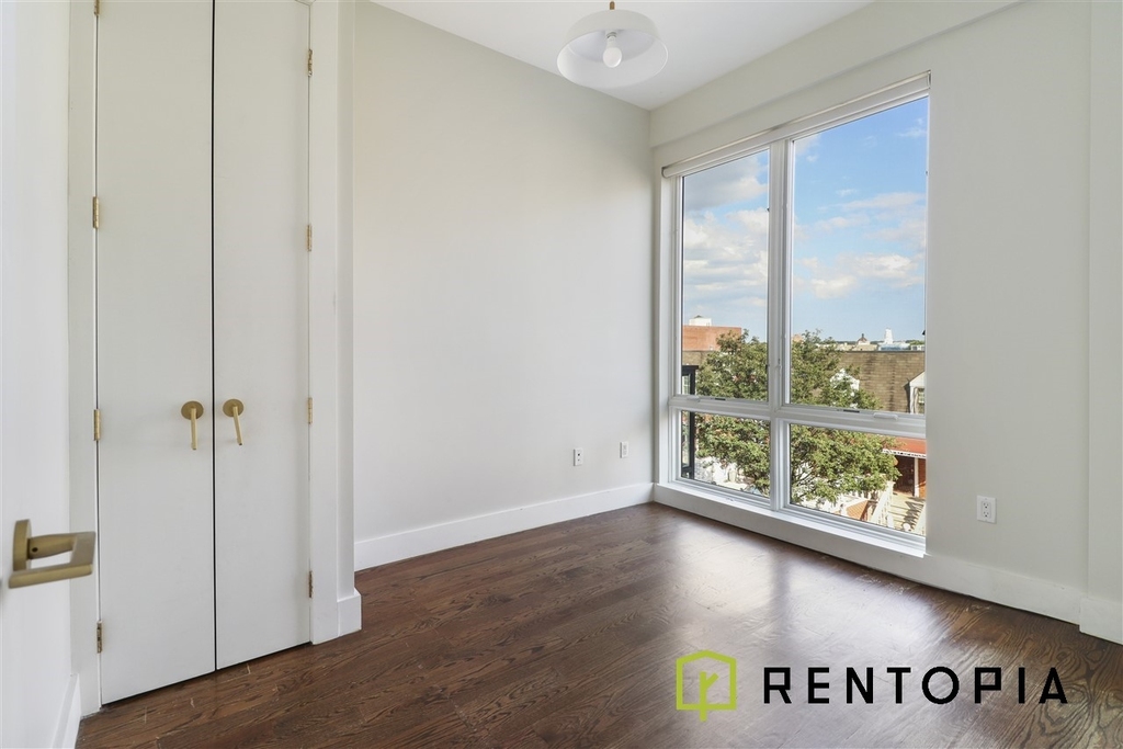 1009 Willoughby Avenue - Photo 4