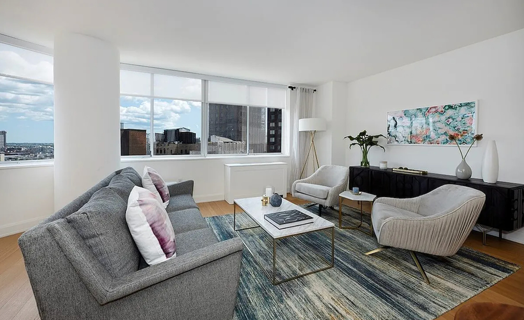 East 54th Street - Photo 2