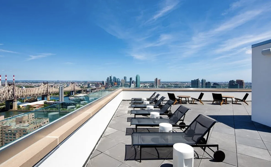 East 54th Street - Photo 5