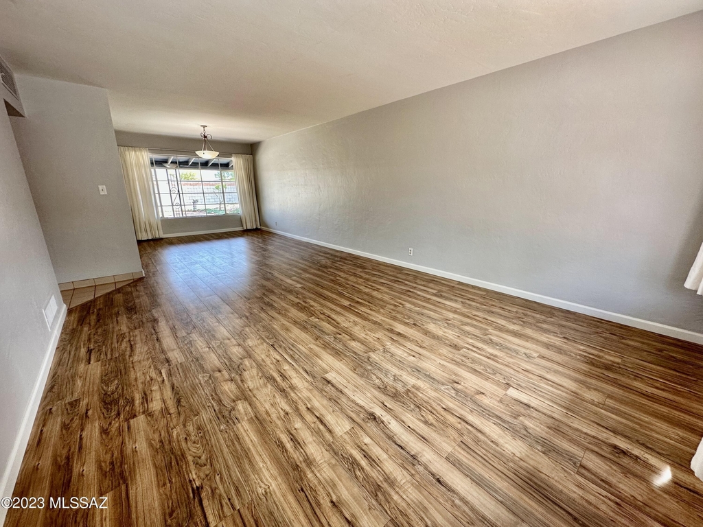 3439 E Hawthorne Street - Photo 2