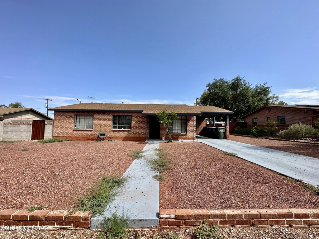 3439 E Hawthorne Street - Photo 1