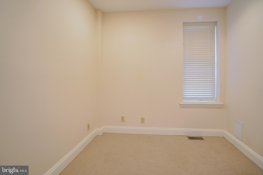 2534 W Girard Avenue - Photo 26