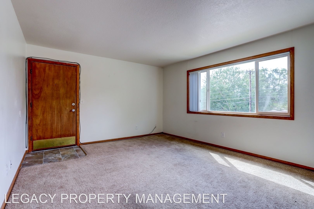 11580 Sw Hall Blvd - Photo 2