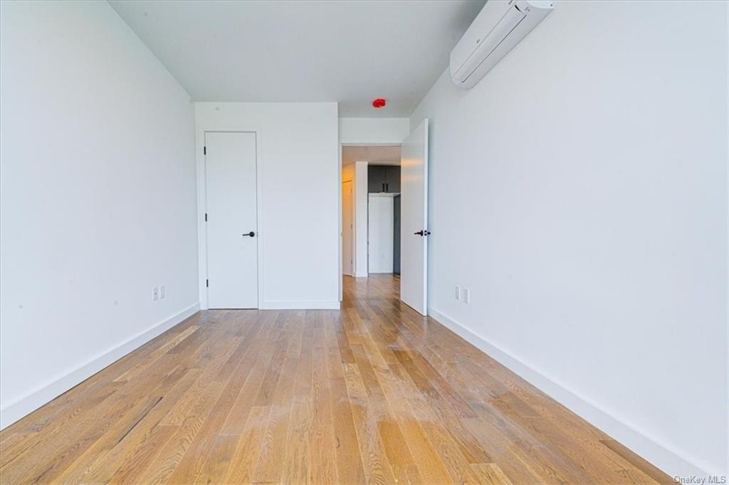 12-20 Astoria Boulevard - Photo 3