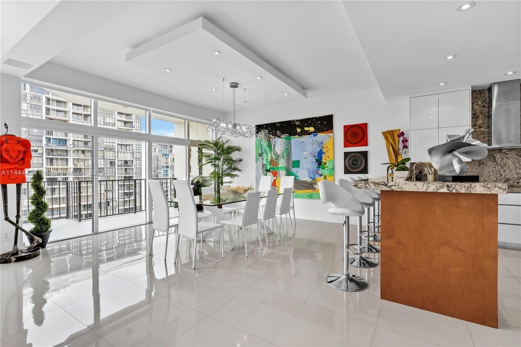 1915 Brickell Ave - Photo 7