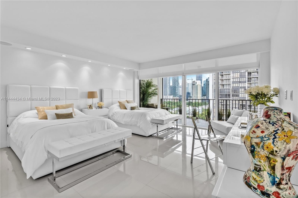 1915 Brickell Ave - Photo 36