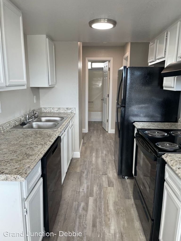 1030 Teller Ave - Photo 1