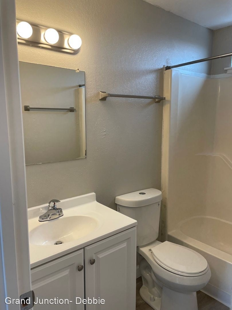 1030 Teller Ave - Photo 2