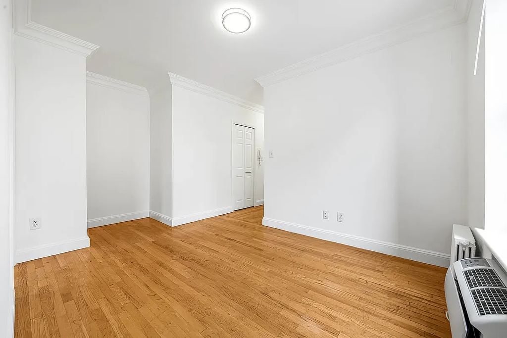 310 east 19th street 10003 - Photo 3
