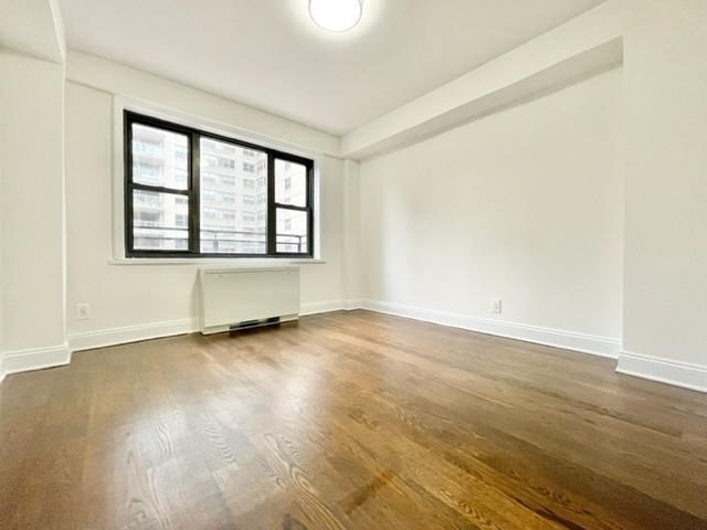 East 56th Street - Photo 5