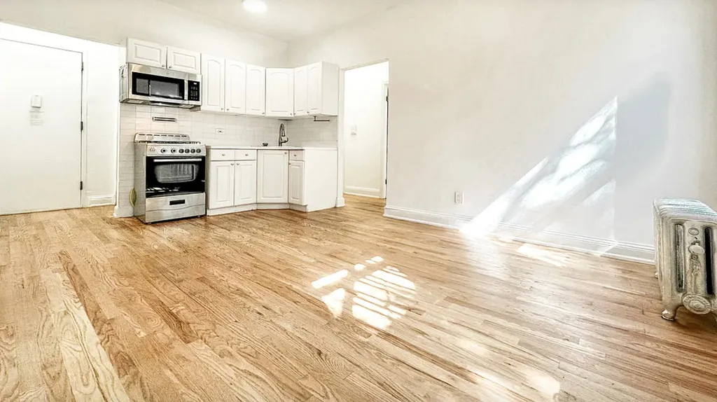 405 west 49th Street  - Photo 3